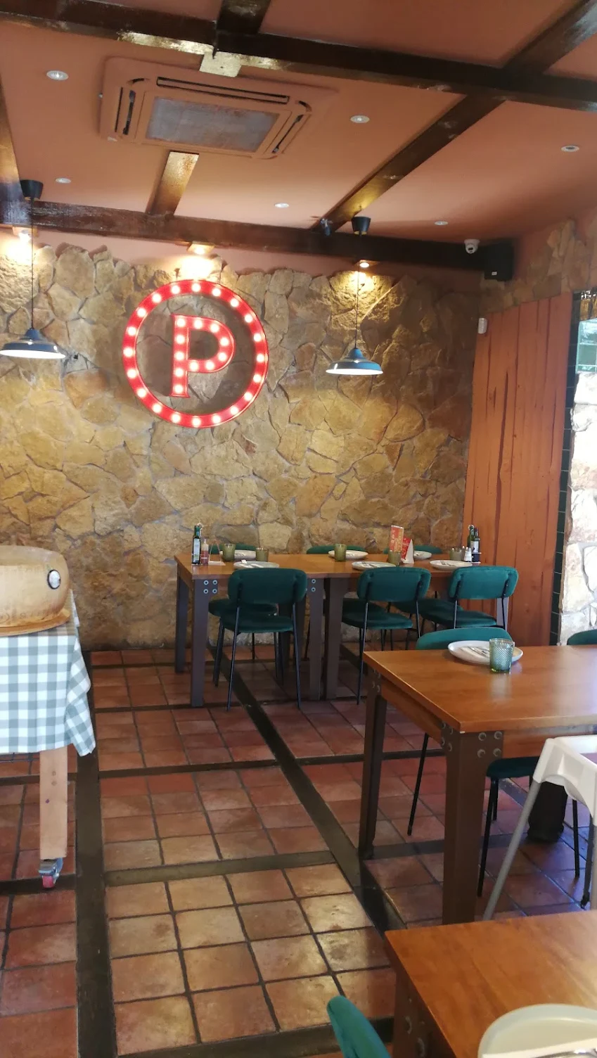 Sala interior con horno