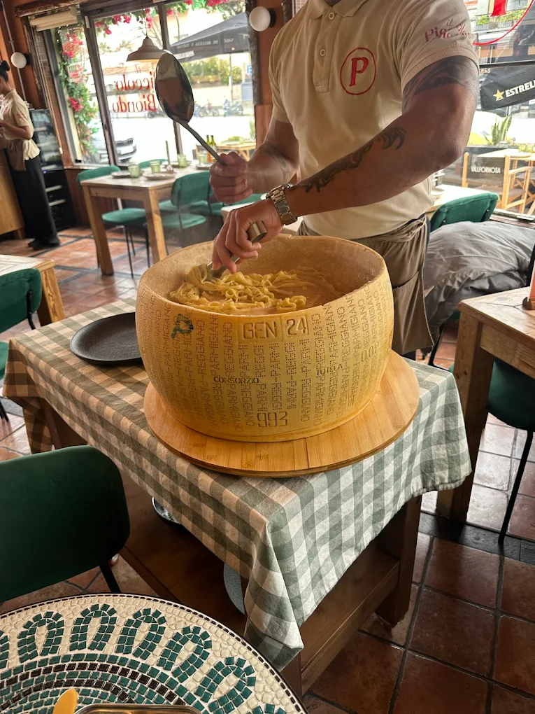 Pasta fresca preparada en mesa
